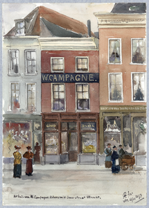 31683 Gezicht op de voorgevel van het huis Choorstraat 1 te Utrecht, de winkel van de zilversmid W. Campagne, en een ...